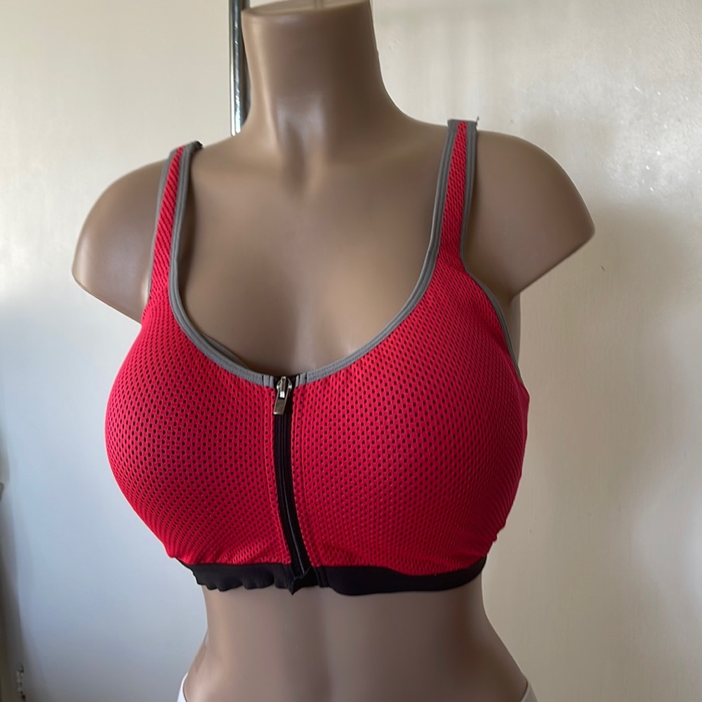 VICTORIA SECRET SPORT  womens  size 40” w Bra attached